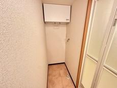 洗濯機置き場（昇降棚）