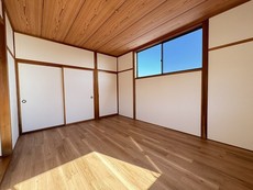 2F洋室南向きで日当たり良好