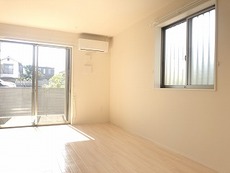 中部屋は側面の窓なし