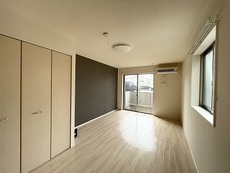 中部屋は側面の窓なし