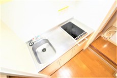 キッチンはラジエントヒーター2口（大、小）になっています☆