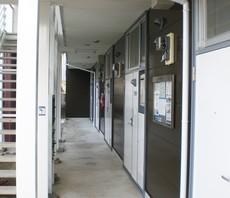 共用部分は清掃業者が清掃しております。
