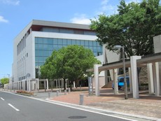直方市立図書館
